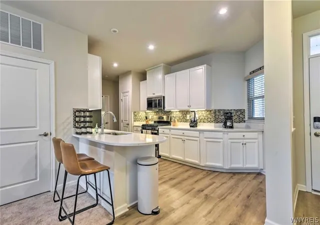 5th image of 173 Sandstone Cir, Grand Island, NY 14072 | MLS# B1700224