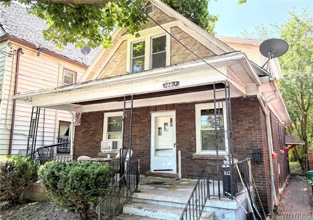 2nd image of 2231 Cudaback Ave, Niagara Falls, NY 14303 | MLS# B1700595