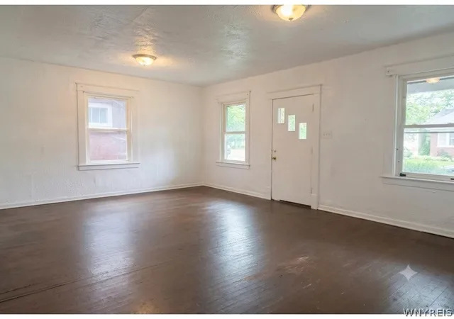 4th image of 2231 Cudaback Ave, Niagara Falls, NY 14303 | MLS# B1700595