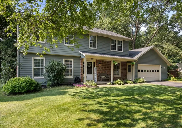 3rd image of 694 Shanlee Dr, Webster, NY 14580 | MLS# R1700310