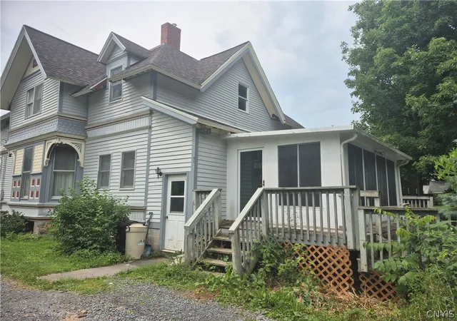 Photo 5 of Sale Pending at 2697 Van Buren St, Weedsport, NY 13166 | MLS# S1700678 | Listing updated on 2026-07-31