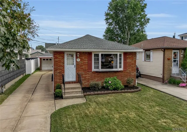 1st image of 149 Desmond Dr, Tonawanda, NY 14150 | MLS# B1700537