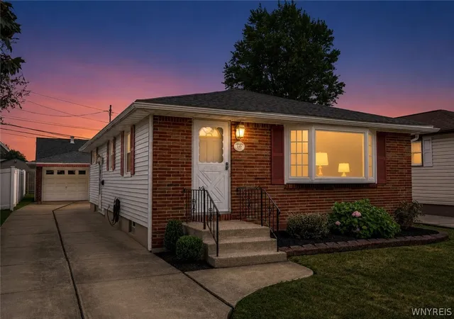 2nd image of 149 Desmond Dr, Tonawanda, NY 14150 | MLS# B1700537