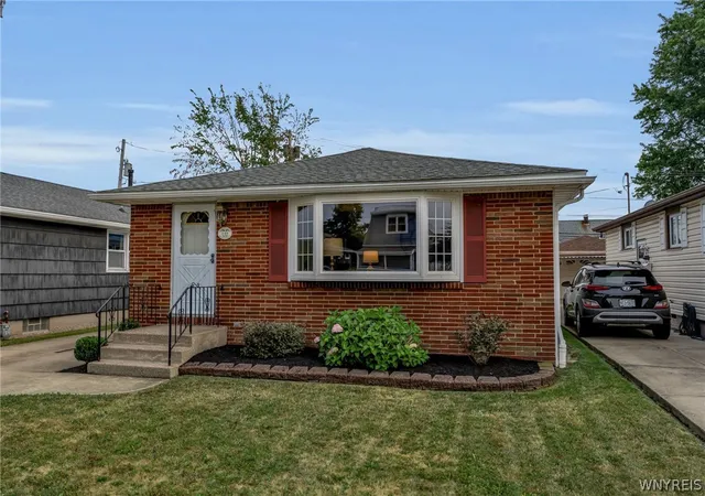 3rd image of 149 Desmond Dr, Tonawanda, NY 14150 | MLS# B1700537
