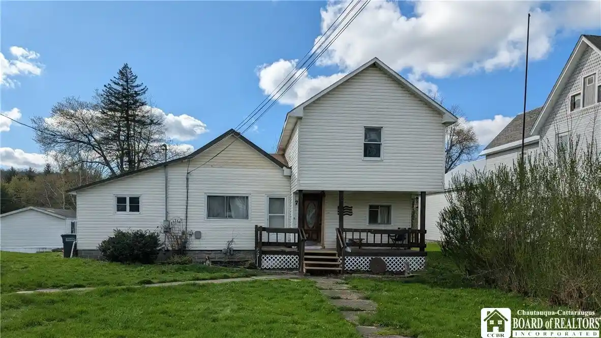 Photo 1 of Single family home for sale at 7 Park St, Sinclairville, NY 14782 | MLS# R1700258 | Listing updated on 2026-10-19