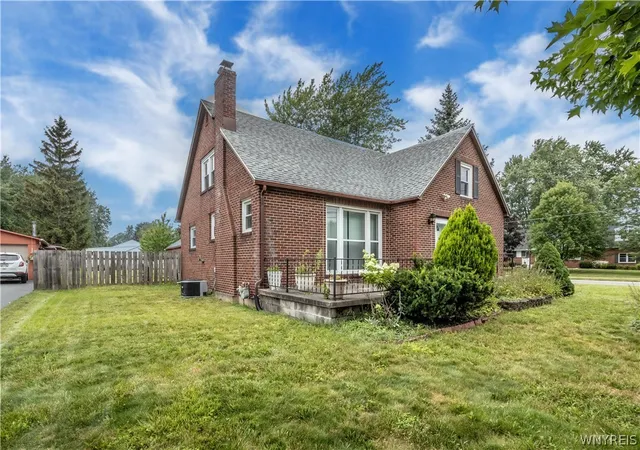 2nd image of 375 Beattie Ave, Lockport, NY 14094 | MLS# B1699808