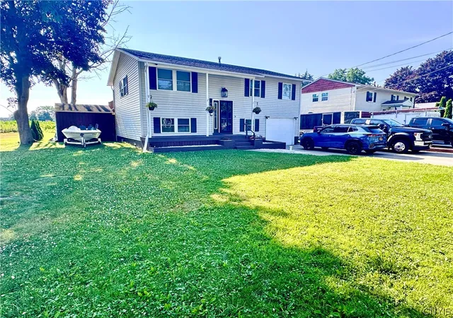 Photo 3 of Sale Pending at 15 Wilkinson Pl, Baldwinsville, NY 13027 | MLS# S1696432 | Listing updated on 2026-08-03
