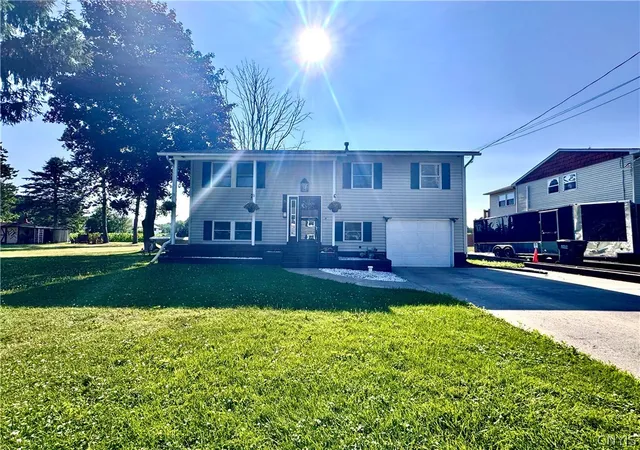 Photo 3 of Sale Pending at 15 Wilkinson Pl, Baldwinsville, NY 13027 | MLS# S1696432 | Listing updated on 2026-08-03