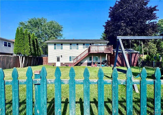 Photo 4 of Sale Pending at 15 Wilkinson Pl, Baldwinsville, NY 13027 | MLS# S1696432 | Listing updated on 2026-08-03