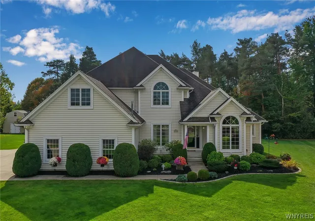 1st image of 27 Ann Marie Dr, Lancaster, NY 14086 | MLS# B1698810