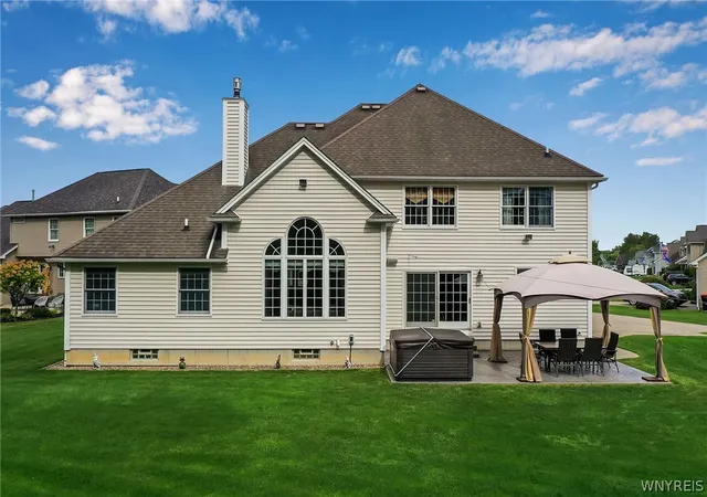 3rd image of 27 Ann Marie Dr, Lancaster, NY 14086 | MLS# B1698810