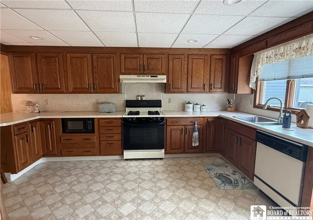 Photo 4 of Sale Pending at 174 Lakeside Blvd, Jamestown, NY 14701 | MLS# R1700511 | Listing updated on 2026-07-26