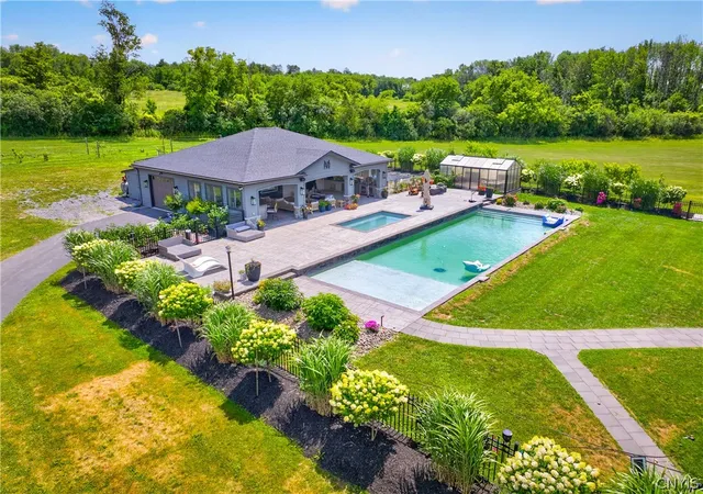3rd image of 9521 Mallory Rd, New Hartford, NY 13413 | MLS# S1700681