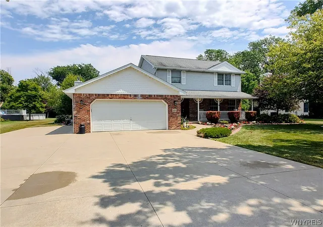 Photo 2 of Single family home for sale at 1616 Lakeview Rd, Lake View, NY 14085 | MLS# B1698682 | Listing updated on 2026-08-02