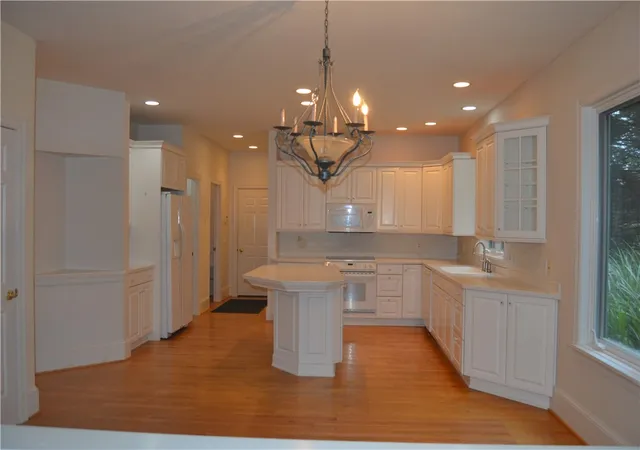 2nd image of 11 Harrington Dr, Fairport, NY 14450 | MLS# R1700346