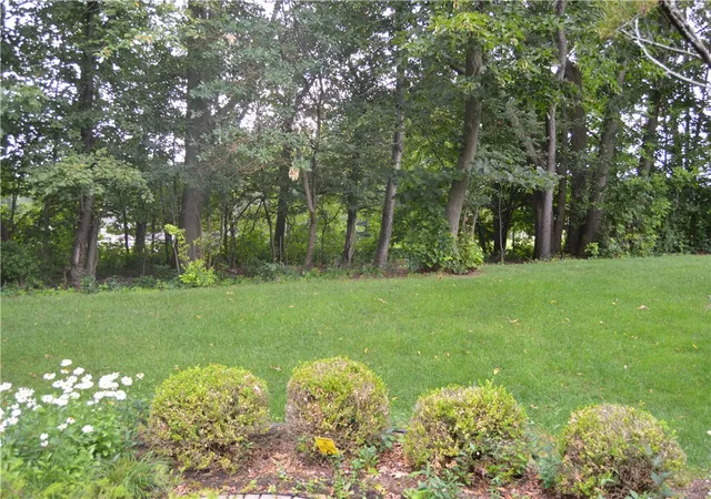 37th image of 11 Harrington Dr, Fairport, NY 14450 | MLS# R1700346