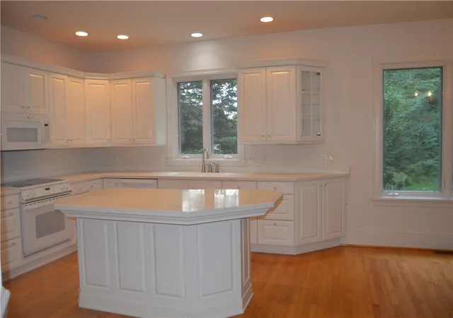 3rd image of 11 Harrington Dr, Fairport, NY 14450 | MLS# R1700346
