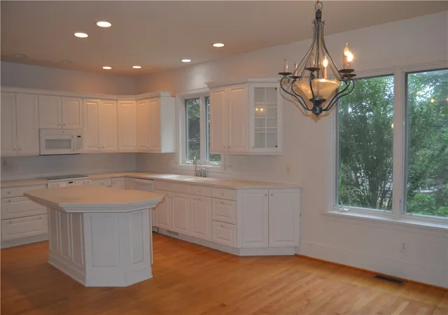 5th image of 11 Harrington Dr, Fairport, NY 14450 | MLS# R1700346