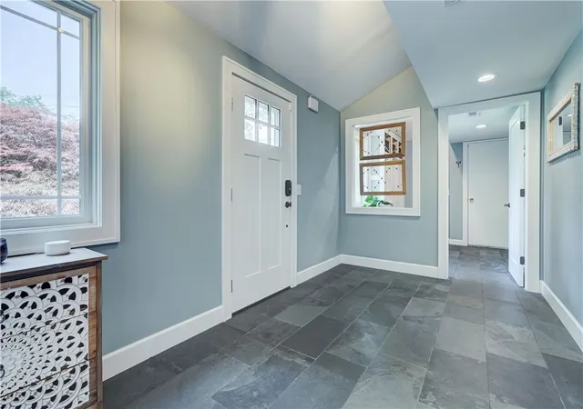 3rd image of 1193 Marsh Rd, Pittsford, NY 14534 | MLS# R1699428