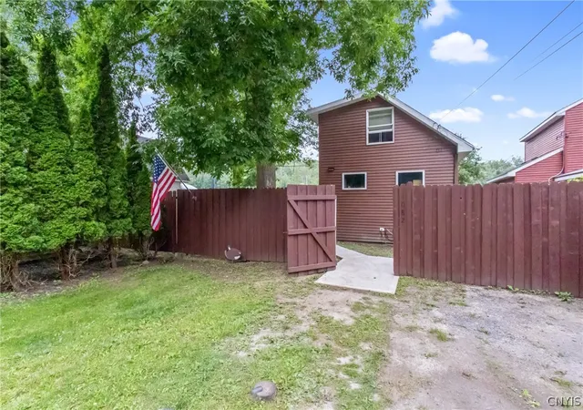 Photo 2 of Single family home for sale at 1082 Lynch Rd, Baldwinsville, NY 13027 | MLS# S1700522 | Listing updated on 2026-08-01
