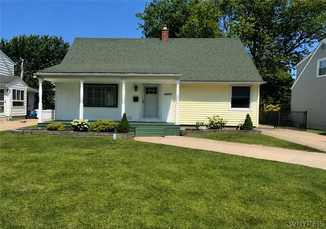 Photo 1 of Sale Pending at 4696 Chapman Pkwy, Hamburg, NY 14075 | MLS# B1699991 | Listing updated on 2026-08-03