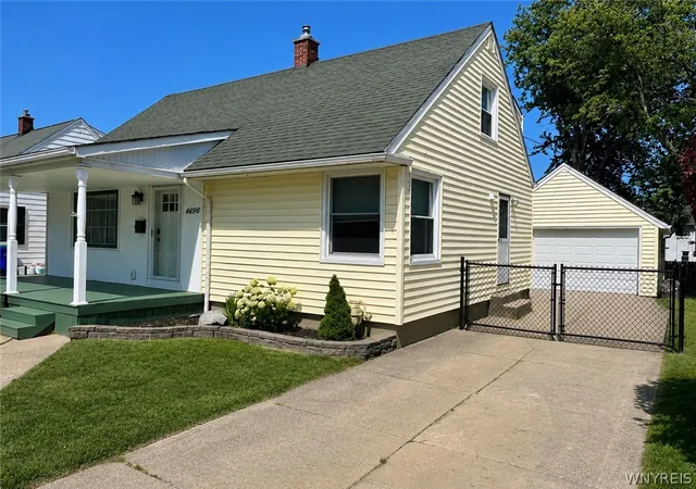 Photo 2 of Sale Pending at 4696 Chapman Pkwy, Hamburg, NY 14075 | MLS# B1699991 | Listing updated on 2026-08-03