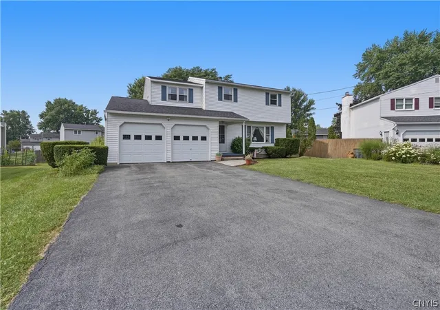 Photo 3 of Sale Pending at 5354 Vineyard Dr, Clay, NY 13041 | MLS# S1700305 | Listing updated on 2026-07-30