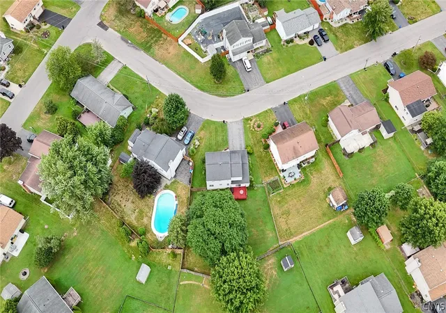 Photo 5 of Sale Pending at 5354 Vineyard Dr, Clay, NY 13041 | MLS# S1700305 | Listing updated on 2026-07-30