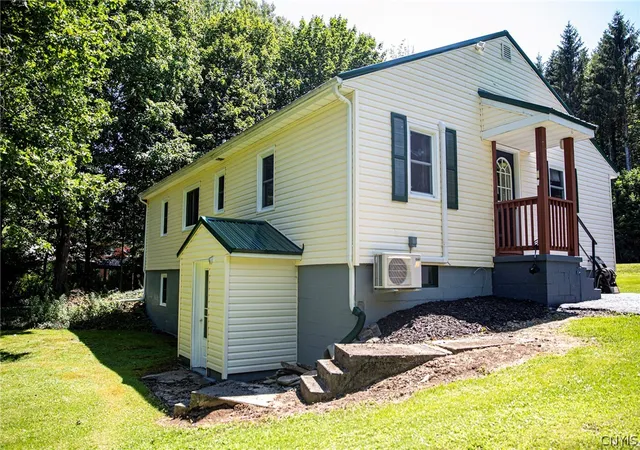 Photo 5 of Single family home for sale at 4340 Kinney Gulf Rd, Cortland, NY 13045 | MLS# S1700442 | Listing updated on 2026-08-02