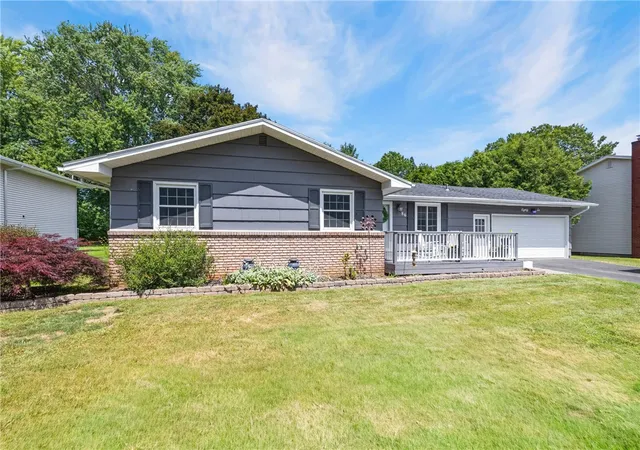 Photo 3 of Sale Pending at 86 Countryshire Dr, Rochester, NY 14626 | MLS# R1699406 | Listing updated on 2026-07-28