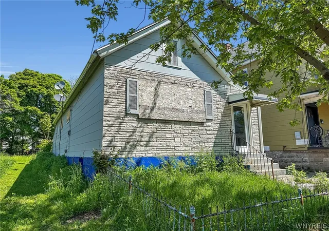 Photo 1 of Single family home for sale at 18 Helen St, Buffalo, NY 14213 | MLS# B1700767 | Listing updated on 2026-07-22