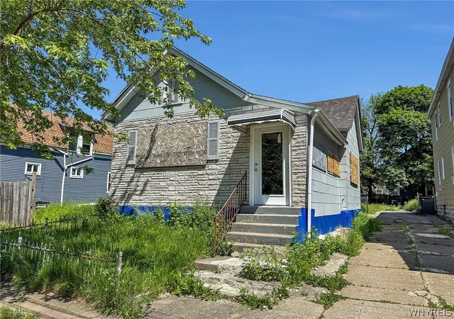 Photo 2 of Single family home for sale at 18 Helen St, Buffalo, NY 14213 | MLS# B1700767 | Listing updated on 2026-07-22