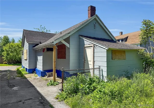 Photo 3 of Single family home for sale at 18 Helen St, Buffalo, NY 14213 | MLS# B1700767 | Listing updated on 2026-07-22