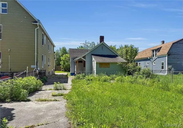 Photo 4 of Single family home for sale at 18 Helen St, Buffalo, NY 14213 | MLS# B1700767 | Listing updated on 2026-07-22