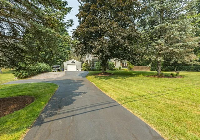 3rd image of 6961 Rush Lima Rd, Honeoye Falls, NY 14472 | MLS# R1699827