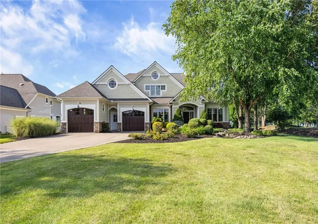 2nd image of 385 Coastal View Dr, Webster, NY 14580 | MLS# R1700787