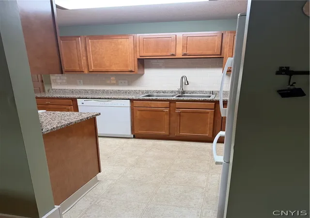 Photo 3 of Sale Pending at 1413 Landrush, Baldwinsville, NY 13027 | MLS# S1698283 | Listing updated on 2026-08-04