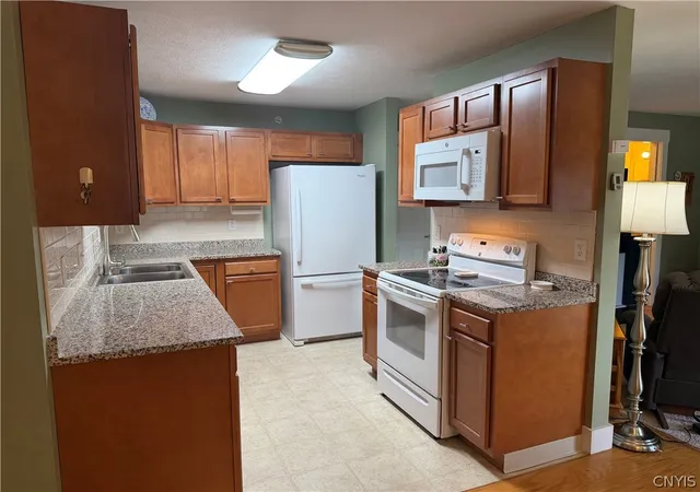 Photo 3 of Sale Pending at 1413 Landrush, Baldwinsville, NY 13027 | MLS# S1698283 | Listing updated on 2026-08-04