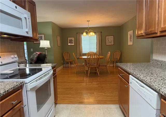 Photo 4 of Sale Pending at 1413 Landrush, Baldwinsville, NY 13027 | MLS# S1698283 | Listing updated on 2026-08-04