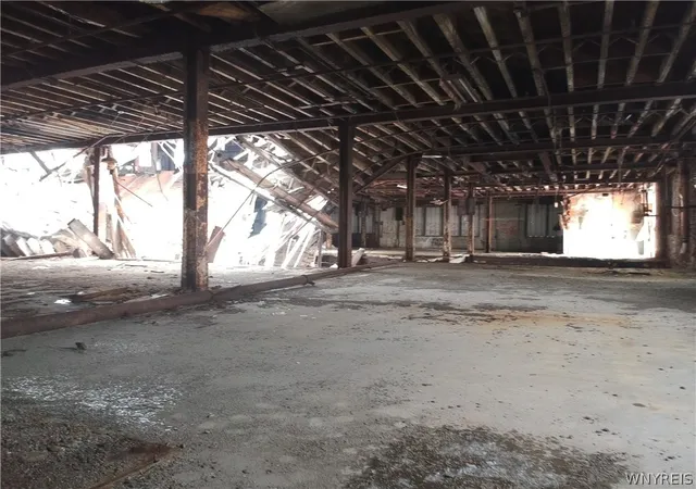 15th image of 71 Tonawanda St, Buffalo, NY 14207 | MLS# B1700777