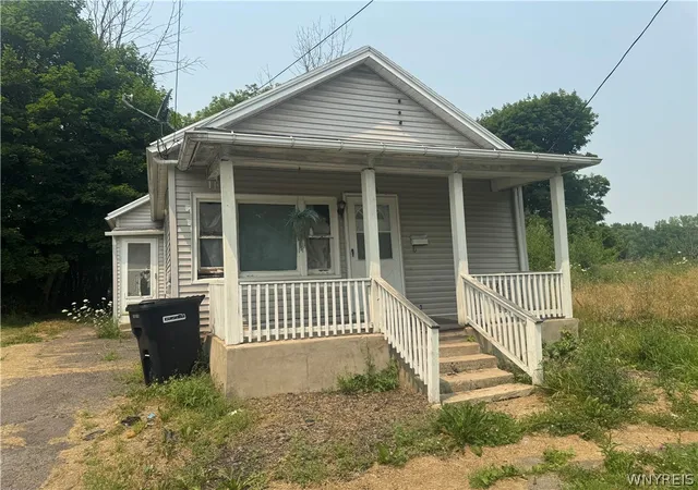 1st image of 2814 10th St, Niagara Falls, NY 14305 | MLS# B1700799