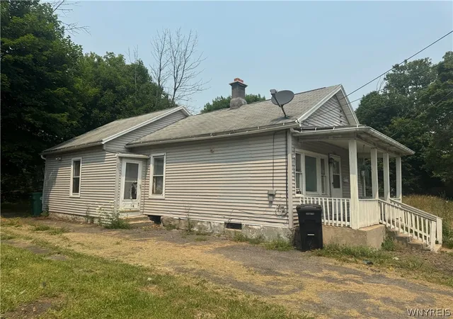 2nd image of 2814 10th St, Niagara Falls, NY 14305 | MLS# B1700799