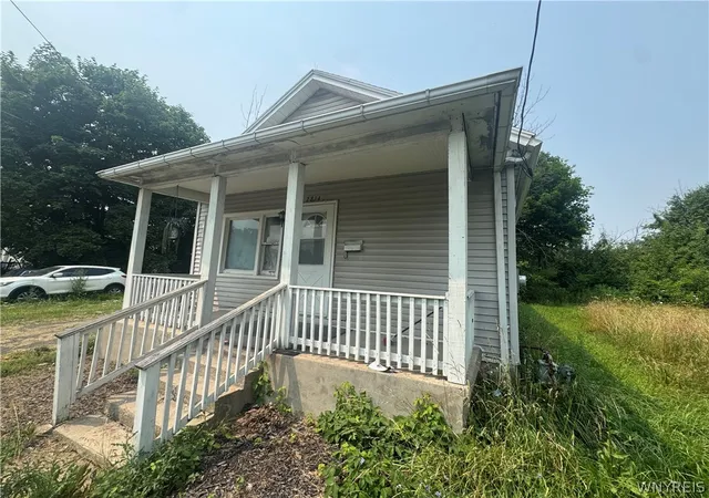 Photo 3 of Sale Pending at 2814 10th Street, Niagara Falls, NY 14305 | MLS# B1700799 | Listing updated on 2026-07-30