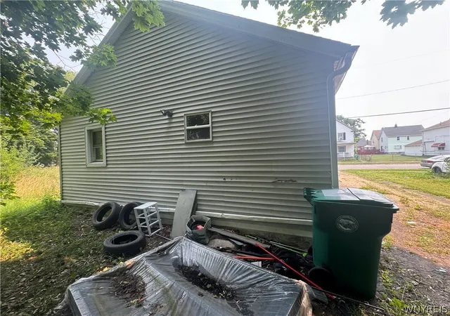 Photo 4 of Sale Pending at 2814 10th Street, Niagara Falls, NY 14305 | MLS# B1700799 | Listing updated on 2026-07-30