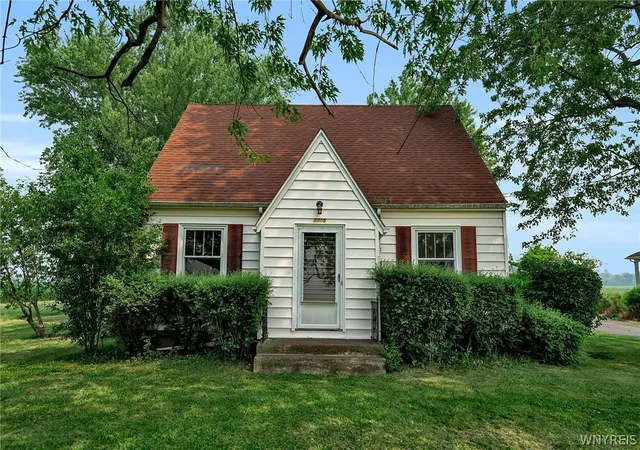 1st image of 2705 Niagara Rd, Wheatfield, NY 14304 | MLS# B1700727