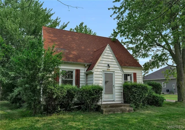 2nd image of 2705 Niagara Rd, Wheatfield, NY 14304 | MLS# B1700727