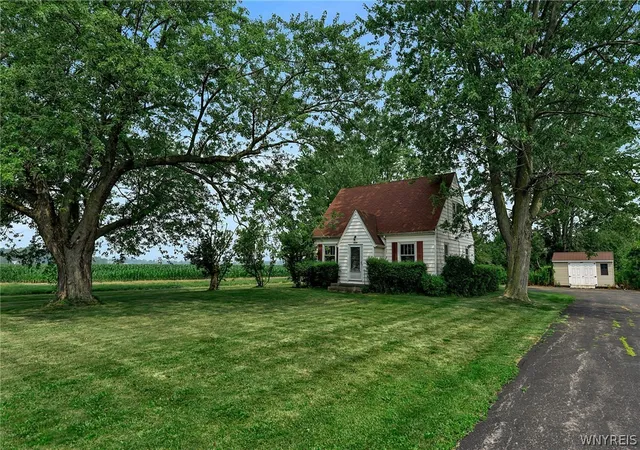 5th image of 2705 Niagara Rd, Wheatfield, NY 14304 | MLS# B1700727