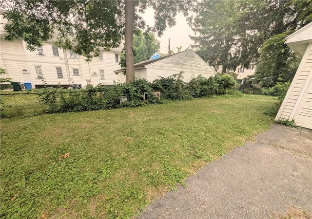 4th image of 563-565 Woodbine Ave, Rochester, NY 14619 | MLS# R1700034