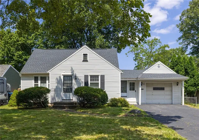 Photo 2 of Sale Pending at 262 Bancroft Dr, Rochester, NY 14616 | MLS# R1700108 | Listing updated on 2026-07-30