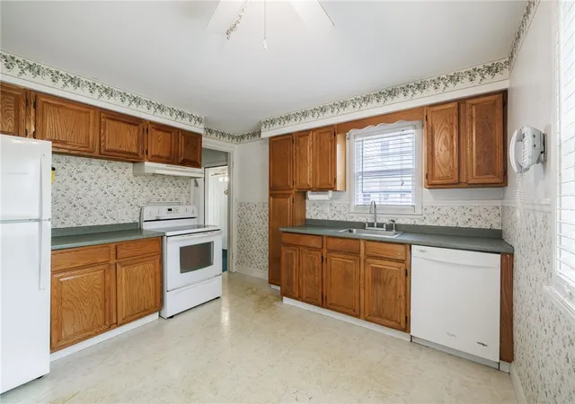 Photo 3 of Sale Pending at 262 Bancroft Dr, Rochester, NY 14616 | MLS# R1700108 | Listing updated on 2026-07-30
